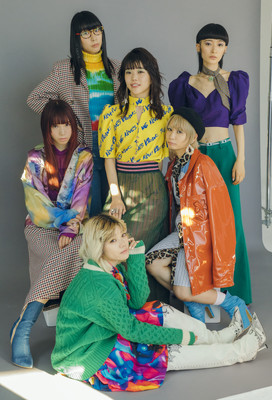 最旬メイクでイメチェン！ BiSHが“カラフルダブルライン”でレトロガーリーに変身（ELLEgirl）