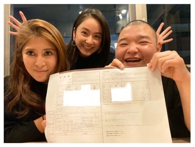 内山信二が“いい肉の日”に結婚！　前日には、独身最後の“ヘルシーディナー”風景も（ねとらぼ）