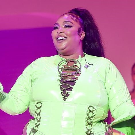 不安感やうつ症状を経験…名声を手にした人気歌手の「心の変化」(コスモポリタン)