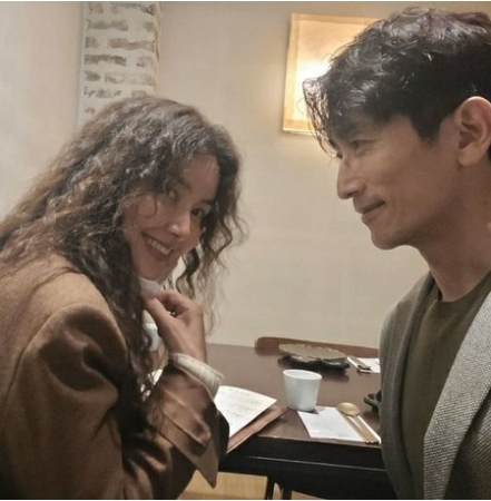 俳優チャ・インピョ、結婚27年目を迎え妻シン・エラとの写真を公開「愛しています」(WoW!Korea)