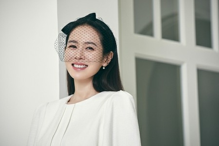 “3月挙式”女優ソン・イェジン、優雅でロマンチックな春スタイルの画報公開(WoW!Korea)