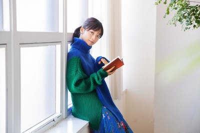 『まだ結婚できない男』などで活躍中の女優・深川麻衣、「セブンネット読書女子」12月担当に決定（デビュー）