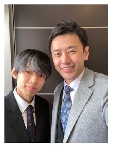 大浦龍宇一、息子が高校卒業　約8年間のシングルファザー時代を思い返す「様々な状況の中でよく完走出来たな」(ねとらぼ)