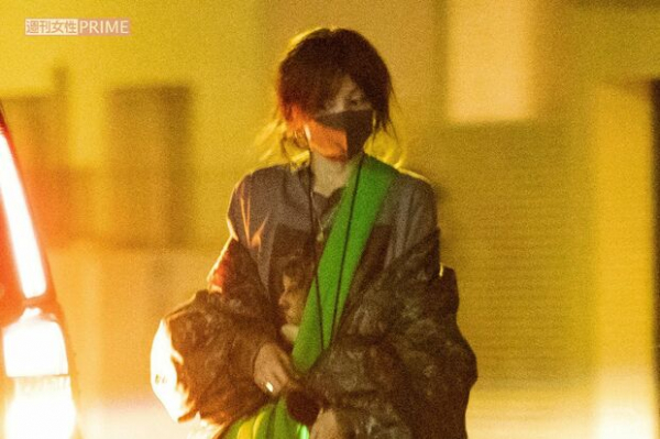 YOUが年下男性と“親密”映画館デート、直撃取材に応じた “恋愛ご意見番” の答え(週刊女性PRIME)