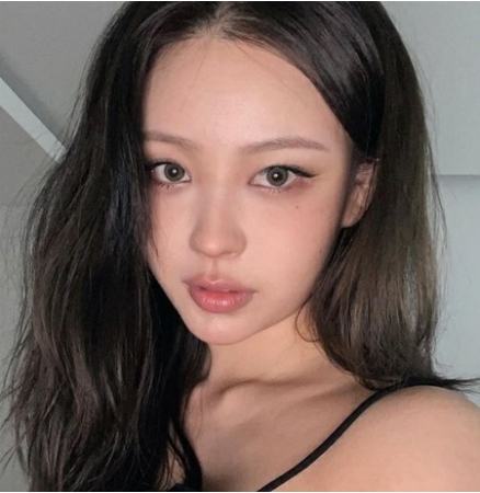 人気美容家イ・サベ、JENNIE(BLACKPINK)にそっくりなメイクを披露(WoW!Korea)