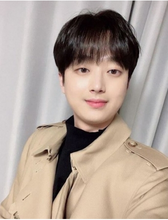 歌手イ・チャンウォン、ウィンク＆唇で愛嬌…「さらに可愛くなった」(WoW!Korea)