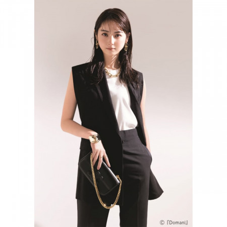 佐々木希が40代働く女性のファッション誌表紙に登場“凜と働くワーキングマザー”を表現(エンタメNEXT)