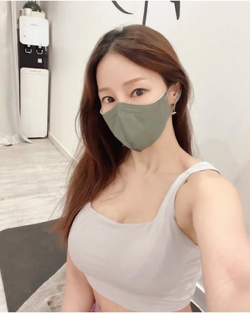 歌手ミナ、ポールダンスを完璧に消化する51歳…「しっかりしたボディラインに感心」(WoW!Korea)