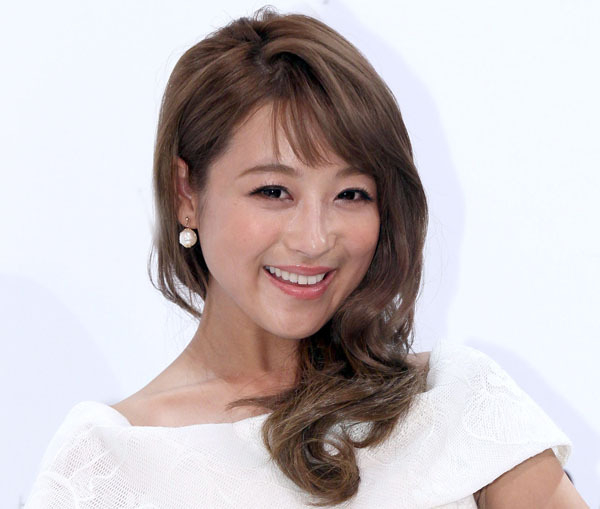 鈴木奈々TGC“バスト揺らし”パフォーマンスを心配する声…「なんか無理していない？」(日刊ゲンダイDIGITAL)