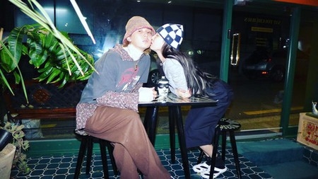 歌手DAWNにプロポーズを受けた歌手ヒョナ、結婚説には沈黙…変わらぬ愛情を公開(WoW!Korea)