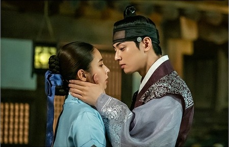 ≪韓国ドラマOST≫「新米史官ク・ヘリョン」、ベスト名曲 「初めから恋だった」=歌詞・解説・アイドル歌手(WoW!Korea)