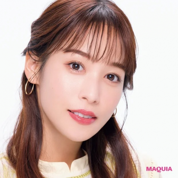 【鷲見玲奈さん】デパコスからプチプラまで！ リピ買いベースアイテムを大公開(MAQUIA　ONLINE)