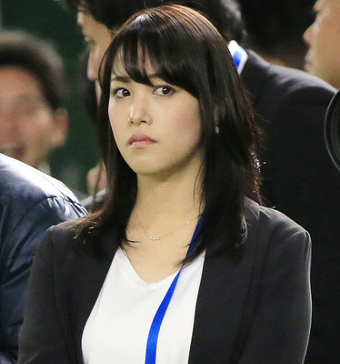 テレ東・鷲見玲奈アナ不倫騒動で始まった“Gカップ写真集”争奪戦（日刊ゲンダイDIGITAL）