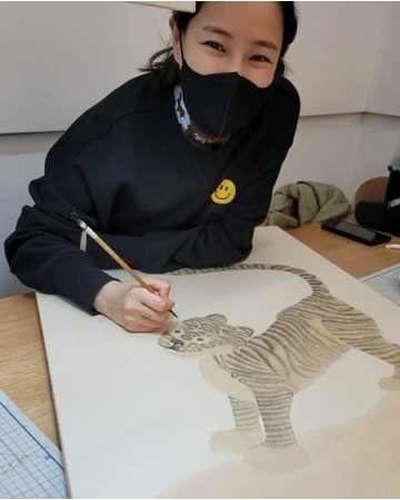 女優イ・ハニ、素晴らしい絵の実力を自慢…出来ないことはあるの？(WoW!Korea)