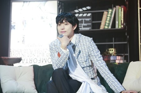 若手俳優キム・ヨンデ、初のオンラインファンミで魅力あふれる姿を披露！(WoW!Korea)