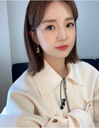 タレントキム・ソヨン、「ブリジャートン家」を見たからか髪の毛がよく伸びる(WoW!Korea)