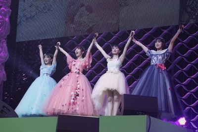 カントリー・ガールズ、涙の卒業ライブ　4人全員が生声で「ありがとうございました」（クランクイン！）