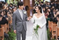 イ・ワン＆イ・ボミ、結婚式の写真公開「温かく応援してほしい」（WoW!Korea）