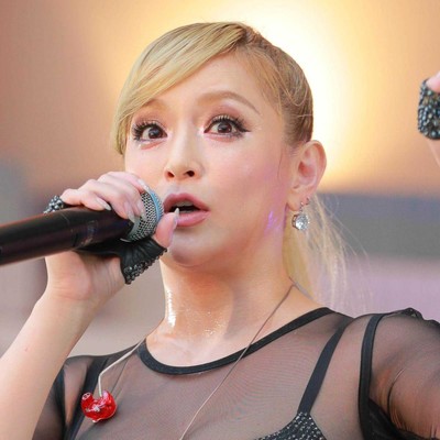 浜崎あゆみが昨年末に出産「天使を産みママになりました」ファンクラブサイトで報告（スポーツ報知）