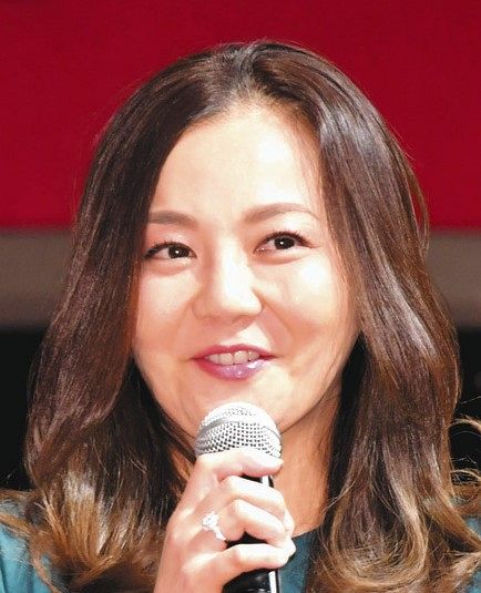25キロ減量の華原朋美、こぶし2つ分以上”ぶかぶか”ジーンズ姿に「ダイエット成果が目に見えてわかる」「素晴らしい努力」(中日スポーツ)