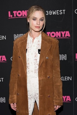 マーゴット・ロビー、映画『アイ、トーニャ』の記者会見で結婚に関する質問を一蹴（ELLEgirl）