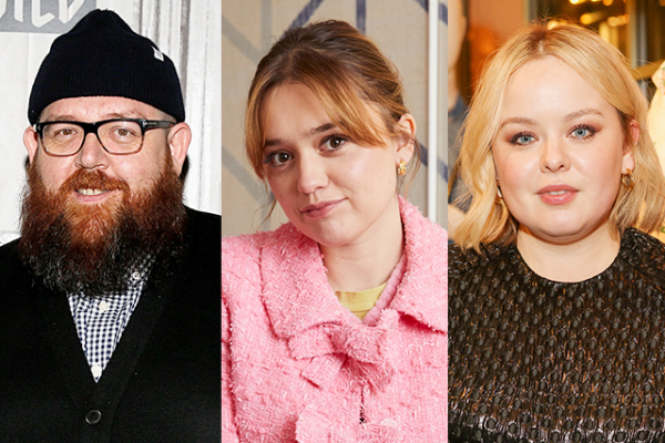 ニック・フロストら時代劇コメディに主演！　逃亡中の女王が王座奪還を目指す物語(映画.com)