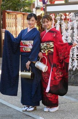 安田愛里＆加藤小夏、振り袖姿で成人の誓い（サンケイスポーツ）