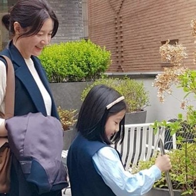イ・ヨンエ、娘スンビンちゃんと幸せな日常…母のほほ笑み（朝鮮日報日本語版）