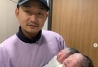 元サッカー選手のイ・チョンス、本日（1/11）双子の父親に「妻よお疲れ様、そして愛してる」（WoW!Korea）