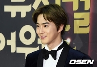CHEN（EXO）電撃婚の影響か… SUHO出演ミュージカル「笑う男」プレスコール、ライブ中継を1万3千人が視聴（WoW!Korea）