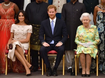 「HRHの称号は使わない」エリザベス女王と英国王室、ヘンリー王子とメーガン妃の今後について発表（ELLE ONLINE）