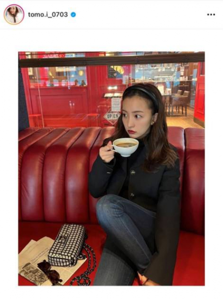 板野友美、ほっそり美脚の際立つスキニーデニムSHOTに反響「お子さんお一人おられる様に見えない」(E-TALENTBANK)