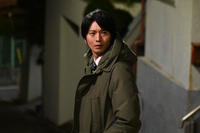 松村北斗のピアノ演奏＆白黒シャツ姿に注目集まる…「10の秘密」2話（cinemacafe.net）