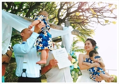 蒼井そら、ハワイ挙式で幸せいっぱい家族ショット　「お子様連れの挙式も良いですね」と夫婦で双子を抱く姿に反響（ねとらぼ）