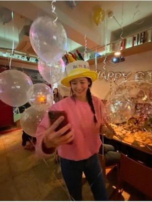 女優のスヒョン、結婚後初めての誕生日を迎え幸せなピザパーティーでお祝い（WoW!Korea）