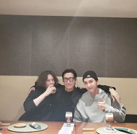ヒチョル（SUPER JUNIOR）、俳優ナムグン・ミン＆チェ・テジュンと「男子会」(WoW!Korea)