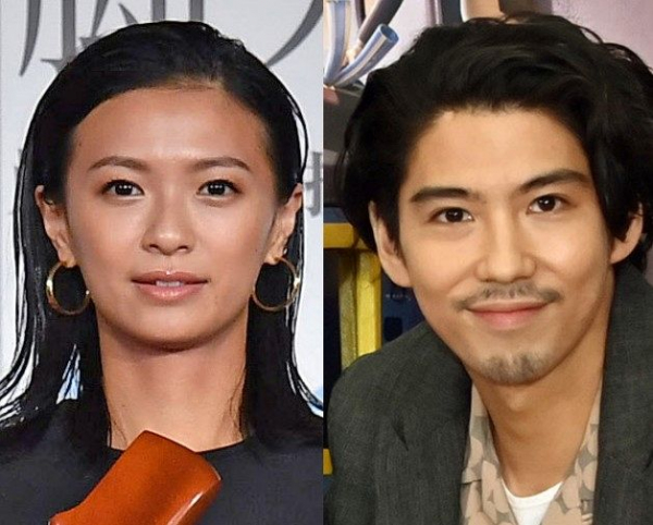 “共演”8年ぶり、賀来賢人＆榮倉奈々夫妻の手つなぎ2ショットにため息…「夫婦そろってかっこいい」(中日スポーツ)