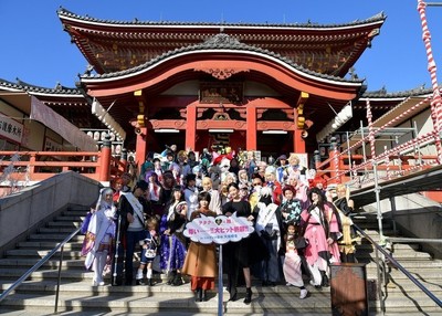 「ヲタ恋」大ヒット決起会、高畑充希と菜々緒がコスプレイヤー50人に囲まれる（映画ナタリー）