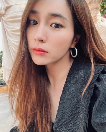女優イ・ミンジョン、SNSで「夫のイ・ビョンホンに似てる」と言われ動揺…「それはダメ！」(WoW!Korea)