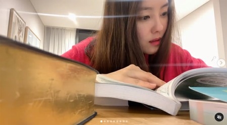 ヒョミン(T-ARA)、意味深英文が話題に「彼と結婚するくらいなら、いっそ死にたい」…サッカー選手との破局報道から約1か月半(WoW!Korea)