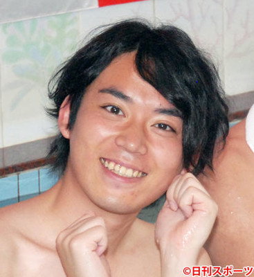 クマムシ佐藤、美人モデルに“縦読み”で復縁懇願（日刊スポーツ）