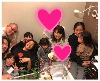 美奈子、36歳でおばあちゃんに！　出産した18歳長女に心強いメッセージ「ベテラン育児の最強叔母が沢山いるから安心して」（ねとらぼ）