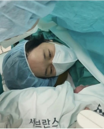 女優イ・ジョンヒョン、感動の出産現場とともに長女誕生の感想を伝える「お母さんになったということが信じられない」(WoW!Korea)