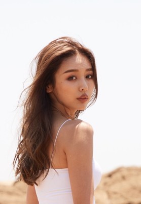 28歳でデビューした加治ひとみ、芸能界に進むきっかけは「恋人からのプロポーズへの違和感」（J-WAVE NEWS）