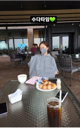 女優ファン・ジョンウム、カフェで「おしゃべりタイム」(WoW!Korea)