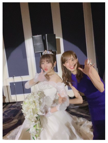 川崎希、元AKB48・成田梨紗の結婚式で“キラキラ同期”ショット 純白の花嫁姿に「とっても綺麗で感動しました」(ねとらぼ)