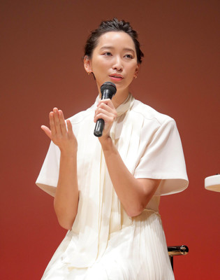 杏、東出不倫報道後初の公の場に安藤優子氏「ちょっと吹っ切れたところもあるのかなと思うくらい、すごくキレイ」（スポーツ報知）
