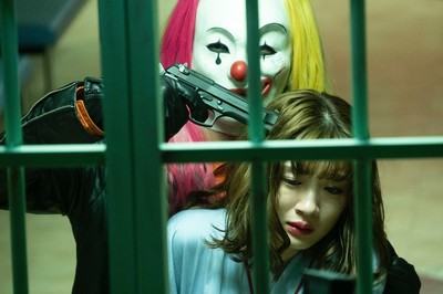 あなたはダマされる!?目的不明のピエロ、なにかを隠す院長…『仮面病棟』のキャラは全員怪しすぎ！（Movie Walker）
