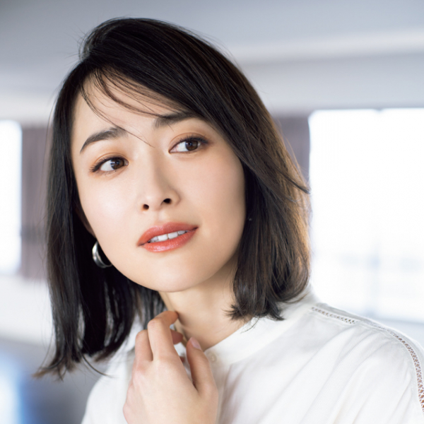 50代髪型が決まる！「いつもと違う分け目」で見違えるボリューム感(Web eclat)