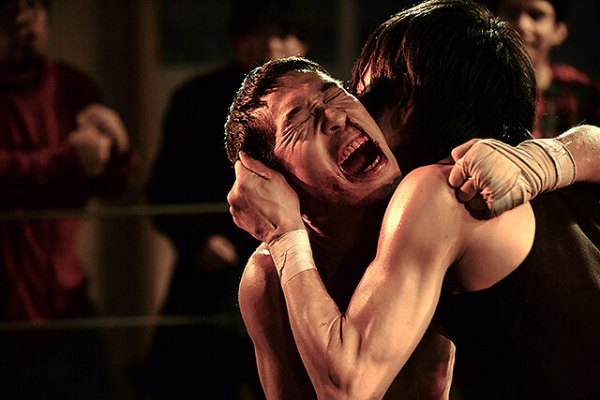 【映画コラム】訳ありのボクサーを主人公にした、熱き肉体派映画『生きててよかった』『義足のボクサー GENSAN PUNCH』(エンタメOVO)